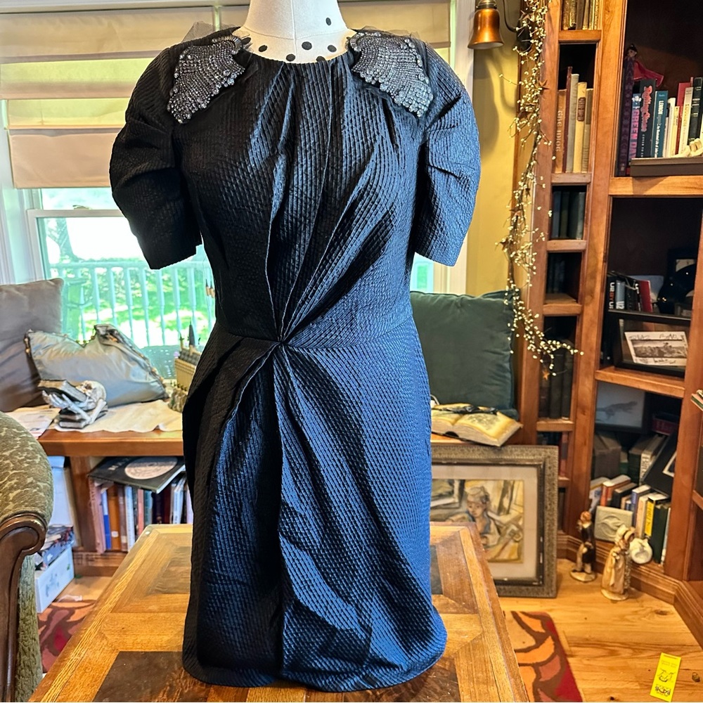 BEAUTIFUL VERA WANG SCULPTURAL COCKTAIL DRESS SIZE 6!